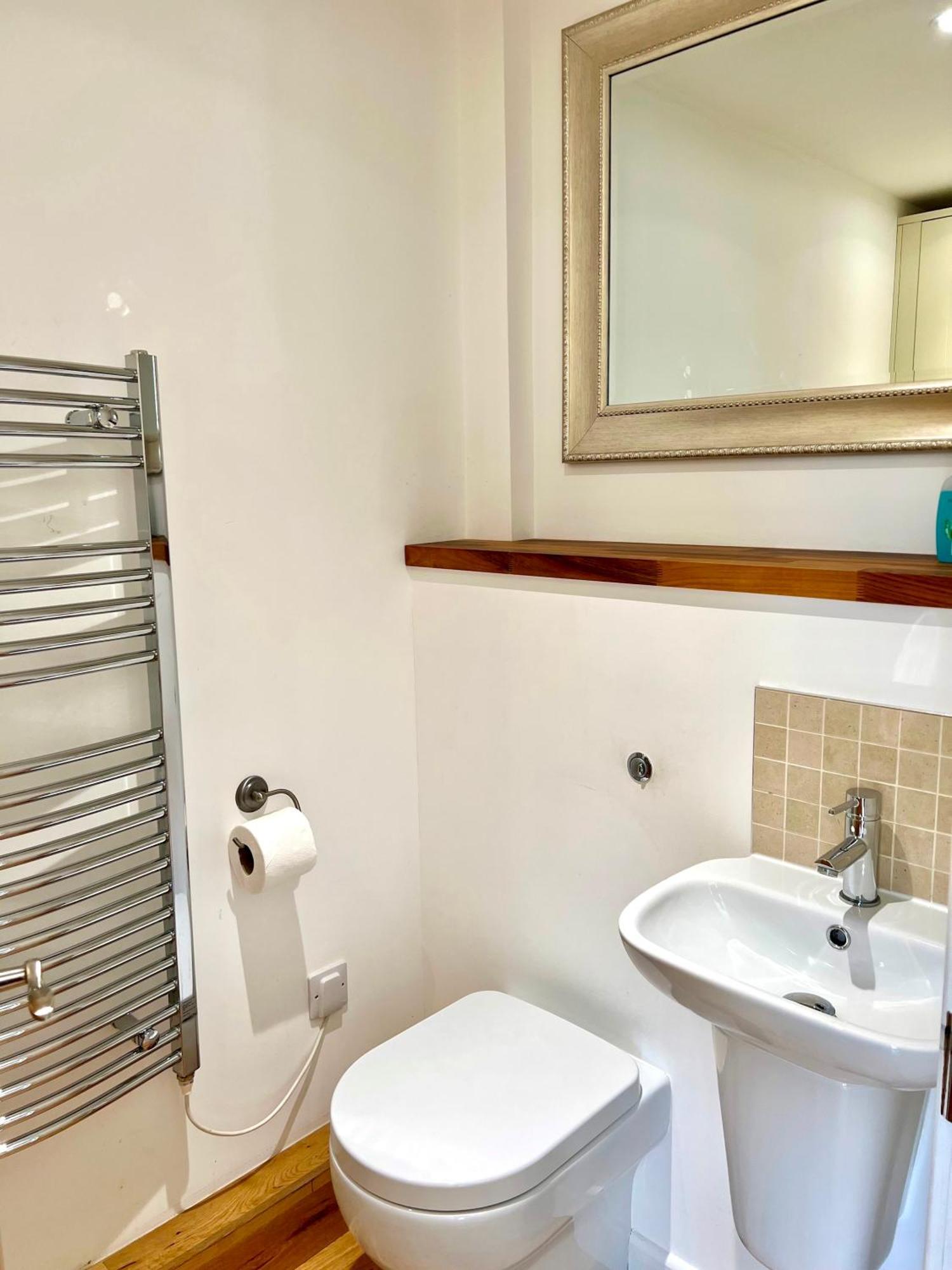 Nola Lodge Cirencester Ngoại thất bức ảnh
