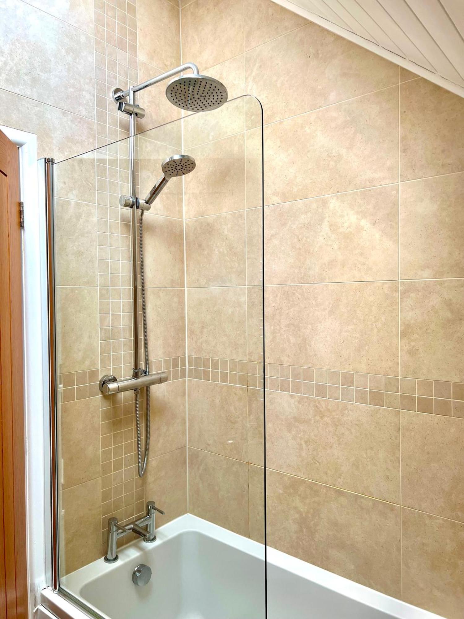Nola Lodge Cirencester Ngoại thất bức ảnh
